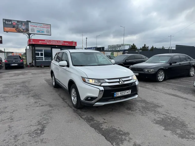 Mitsubishi Outlander - фото 1