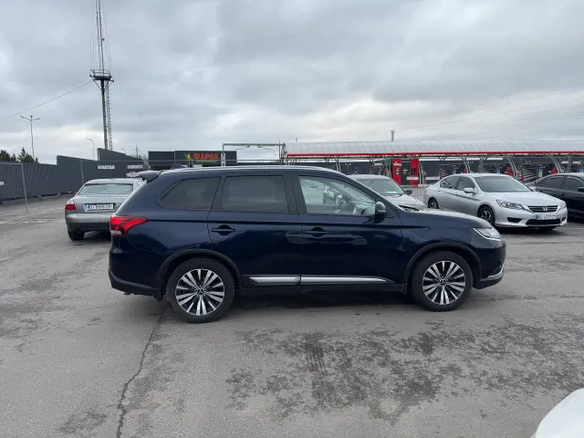 Mitsubishi Outlander - фото 4
