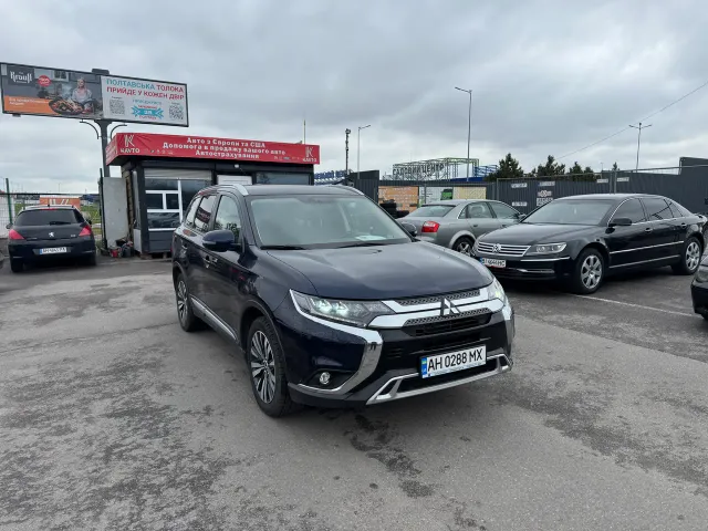 Mitsubishi Outlander - фото 1