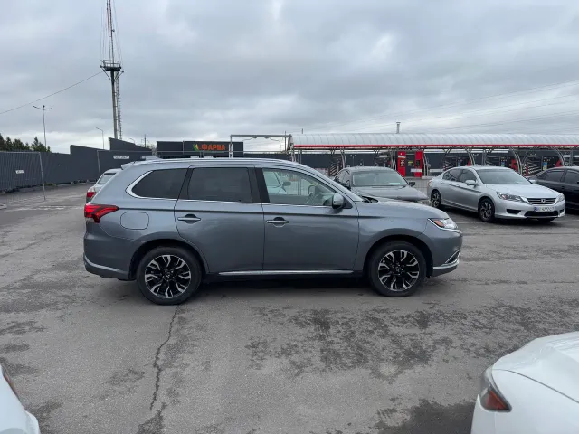 Mitsubishi Outlander - фото 4