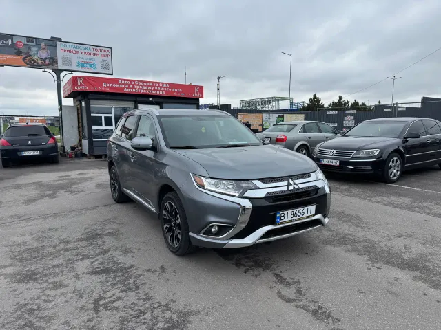 Mitsubishi Outlander - фото 1