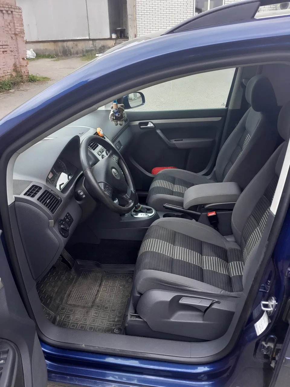 Volkswagen Touran - фото 6