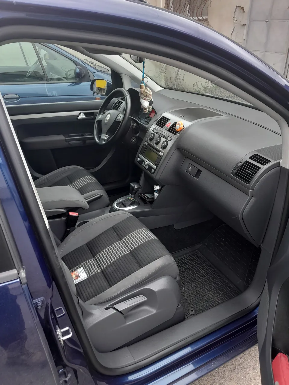 Volkswagen Touran - фото 7