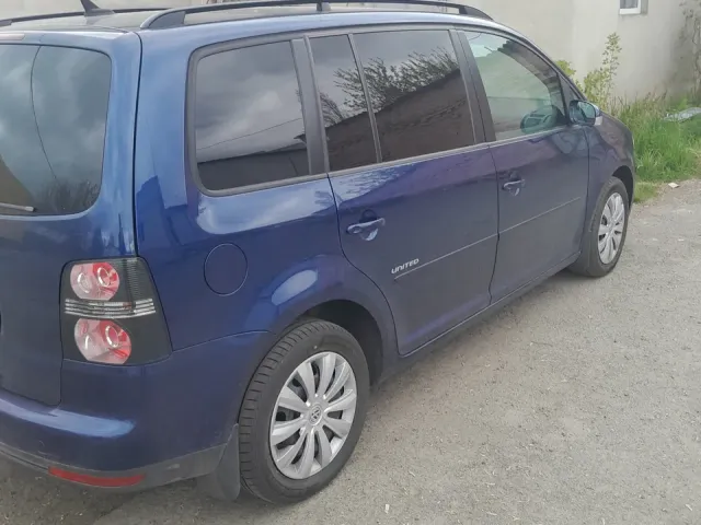 Volkswagen Touran - фото 4