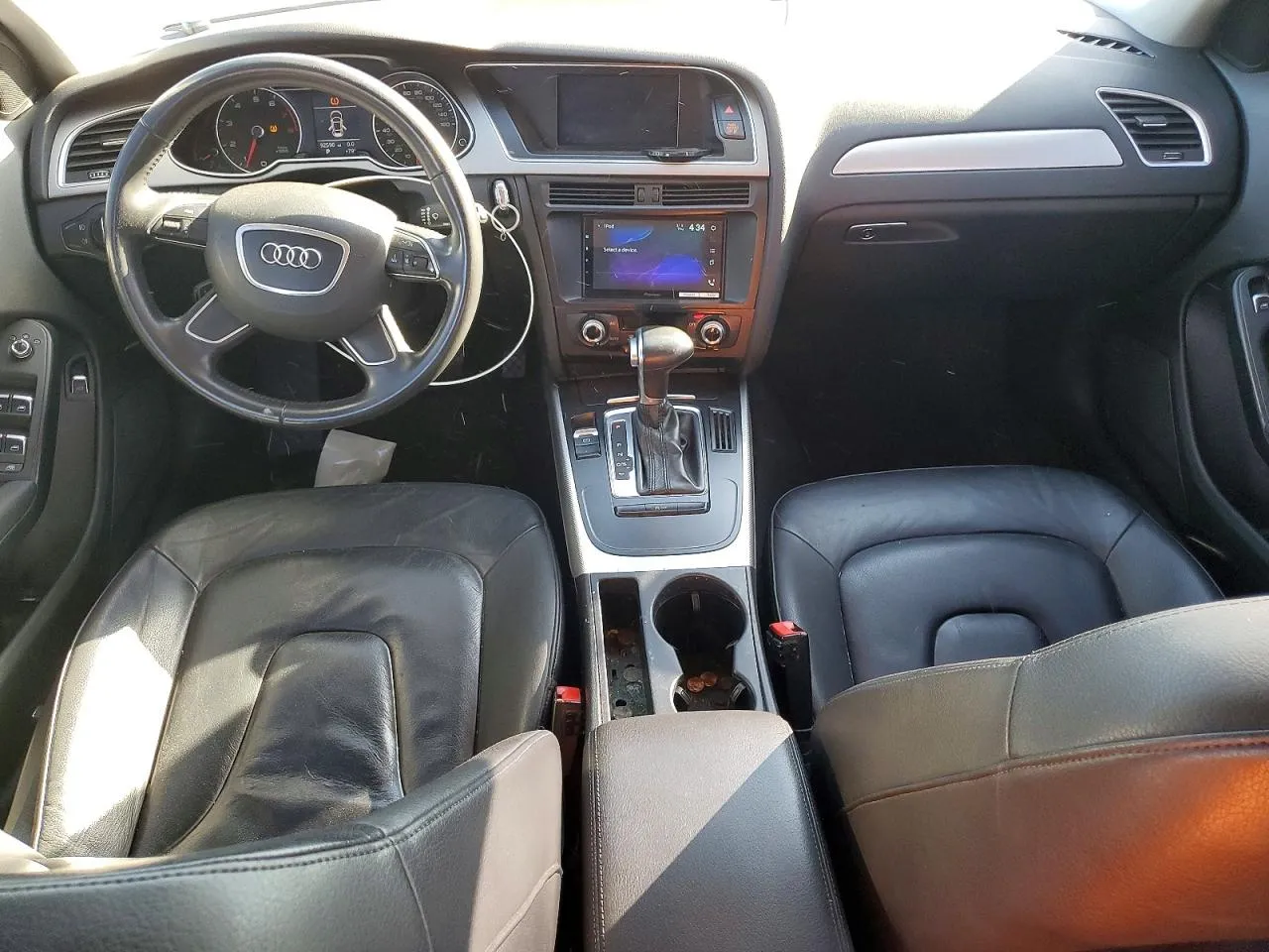 Audi A4 - фото 8