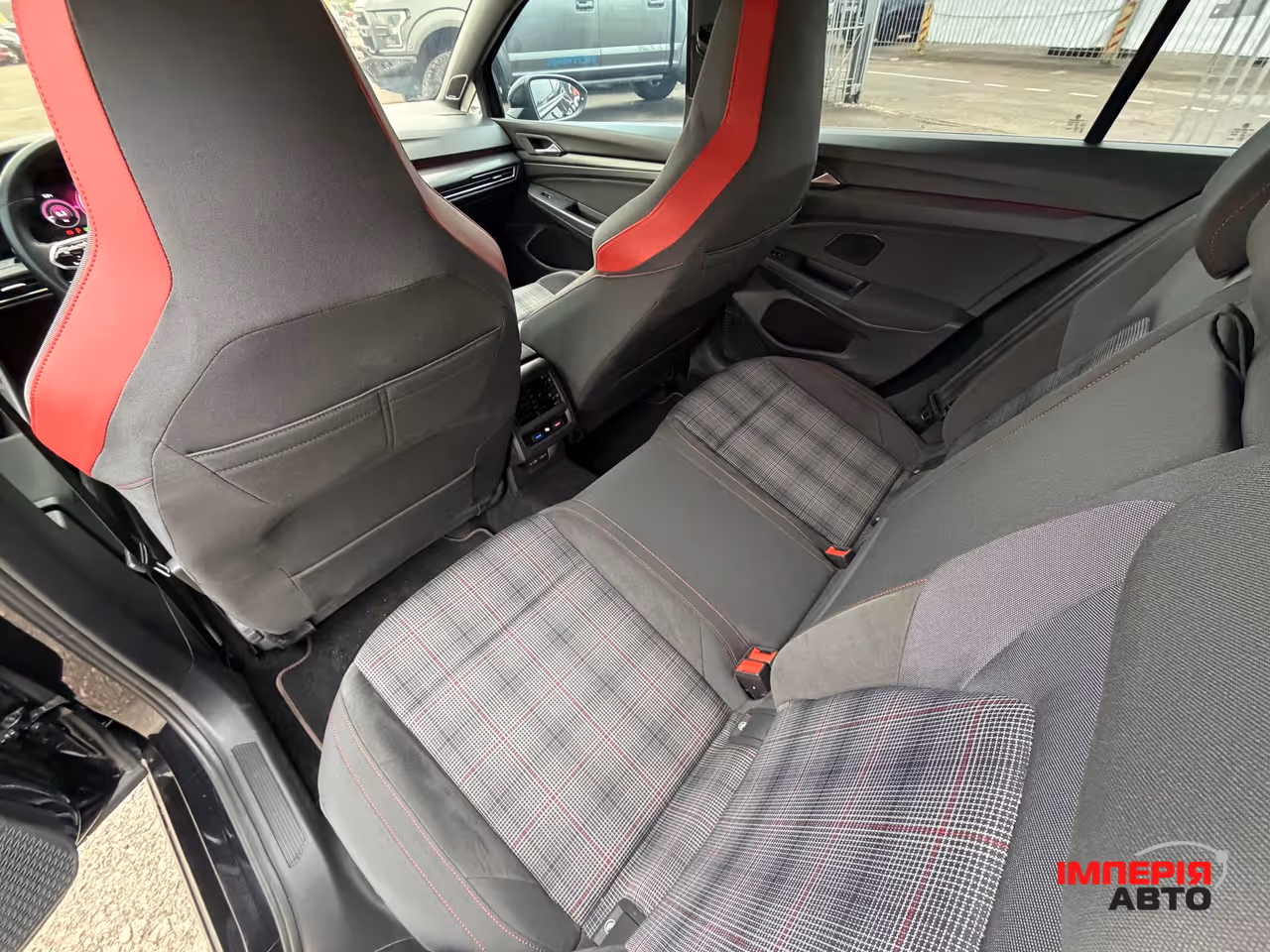 Volkswagen Golf GTI - фото 17