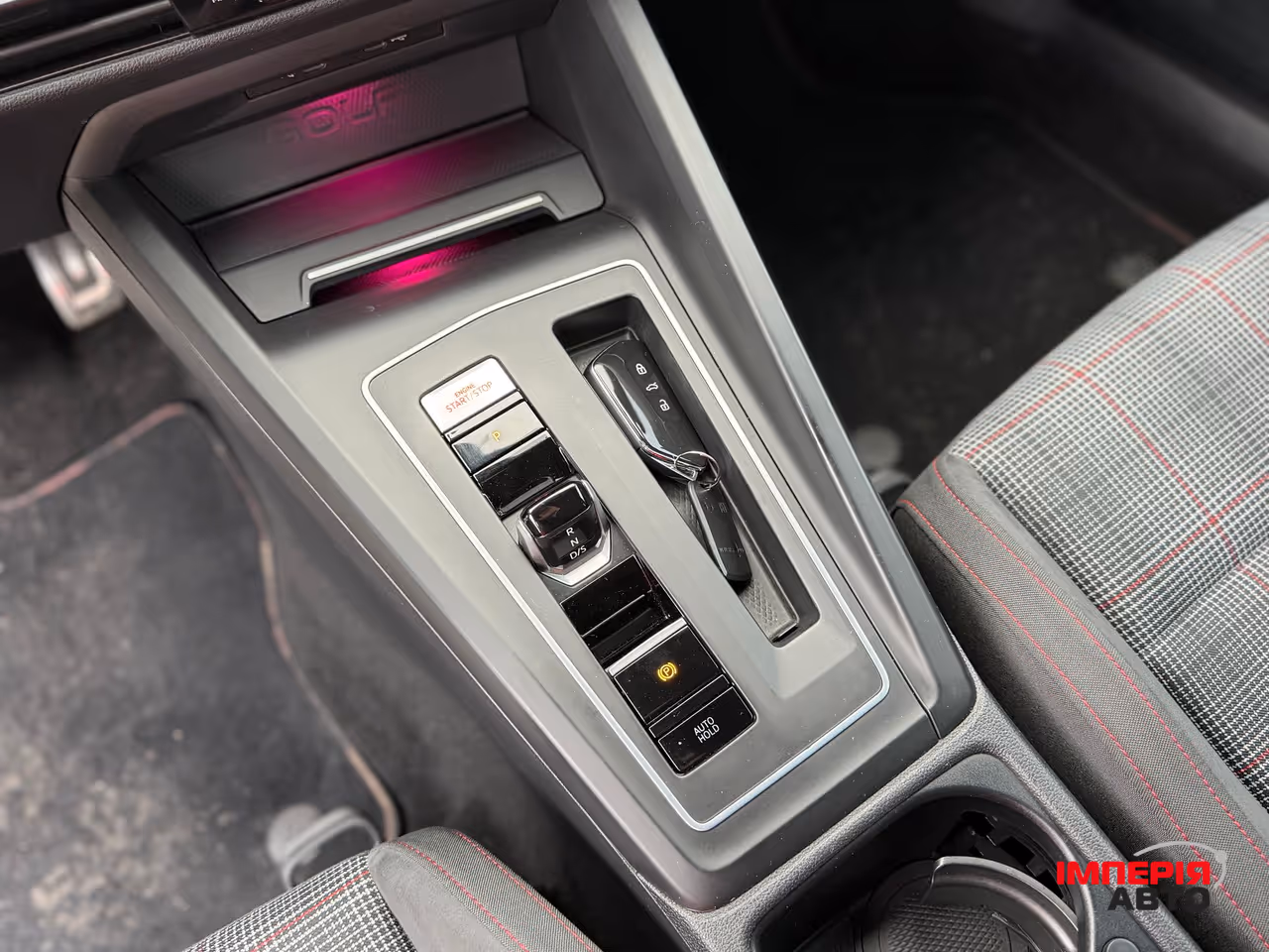 Volkswagen Golf GTI - фото 11