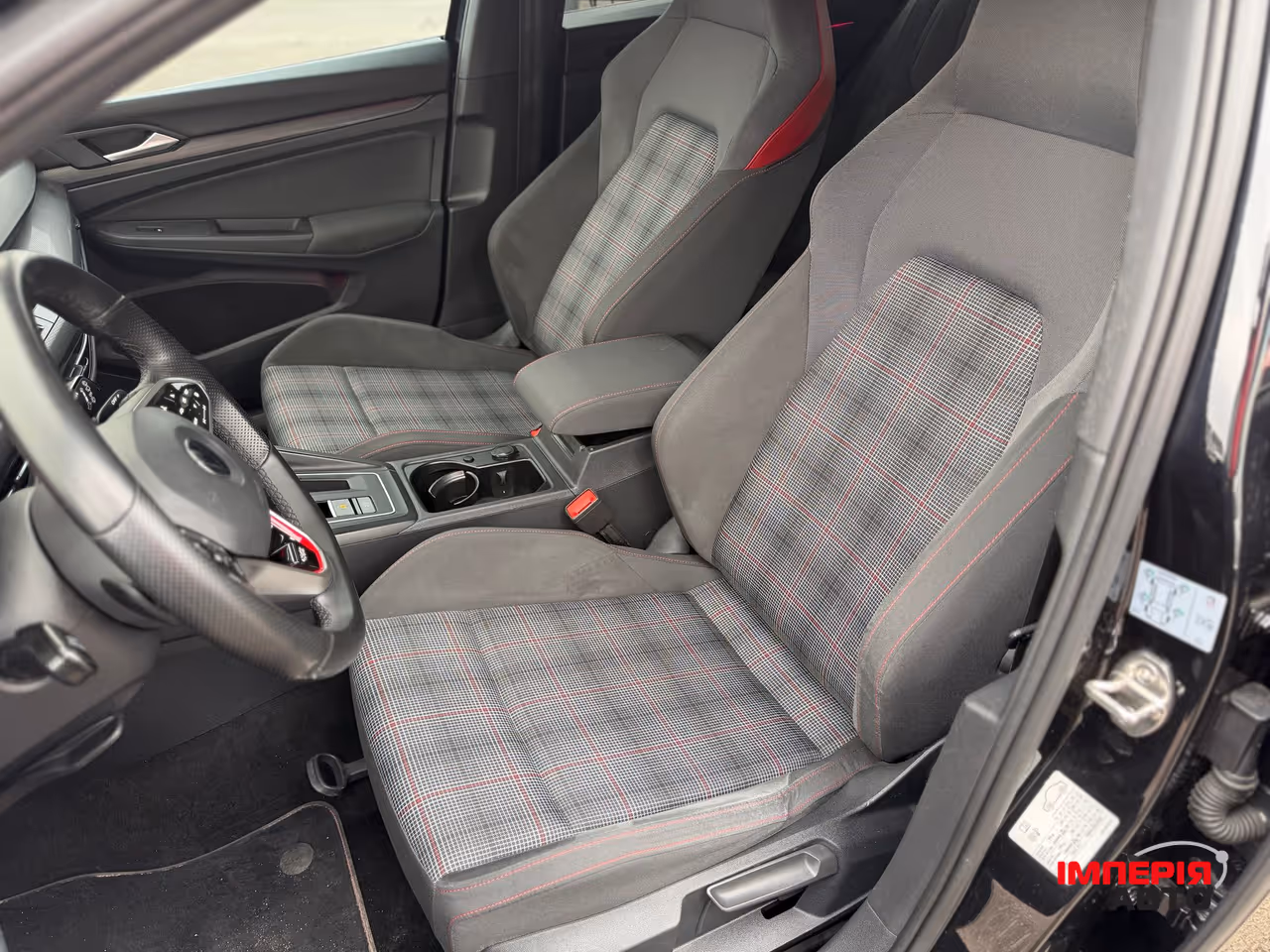 Volkswagen Golf GTI - фото 8