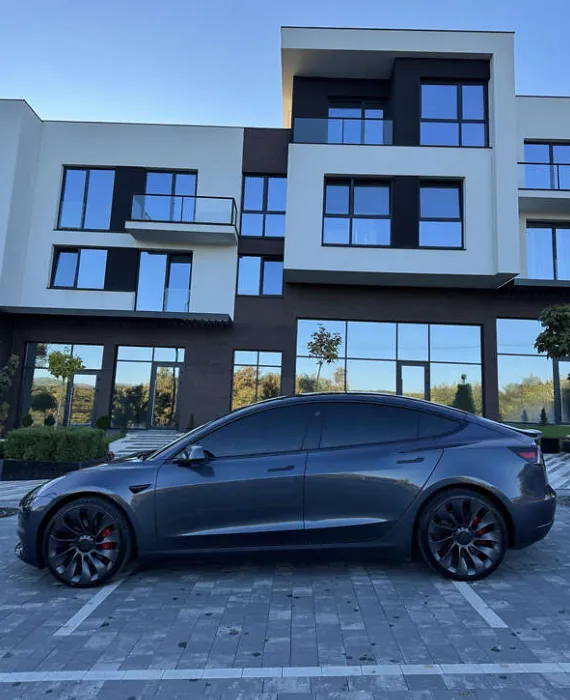 Tesla Model 3 - фото 2