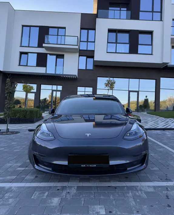 Tesla Model 3 - фото 1