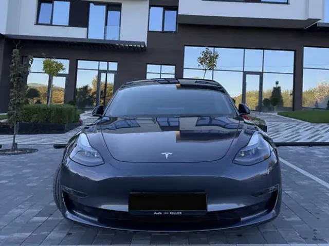 Tesla Model 3 - фото 1