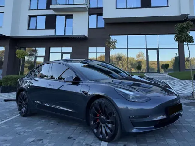 Tesla Model 3 - фото 4
