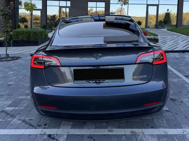 Tesla Model 3 - фото 3