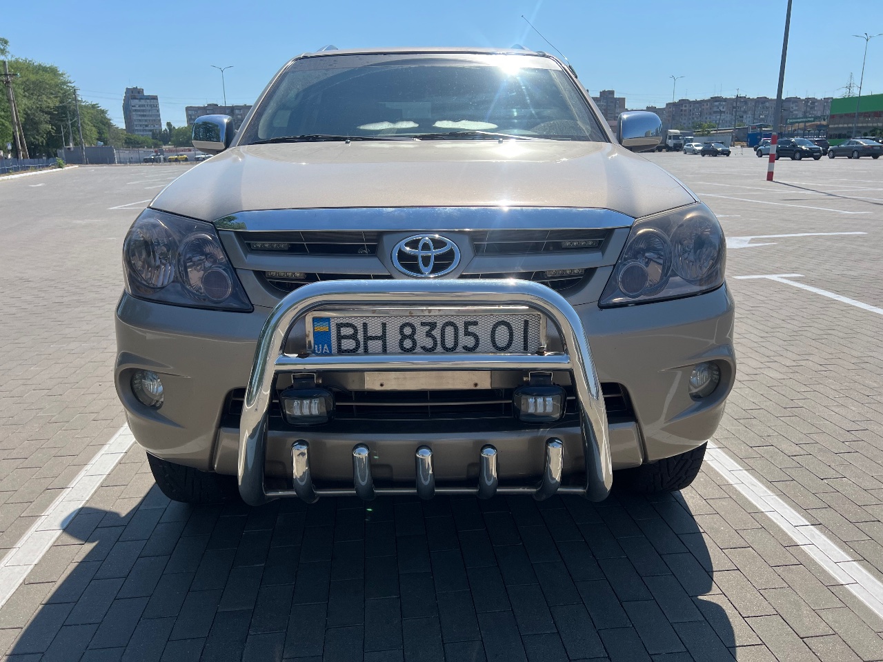 Toyota Fortuner - фото 1