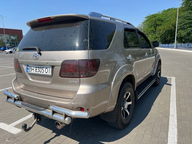 Toyota Fortuner - фото 5