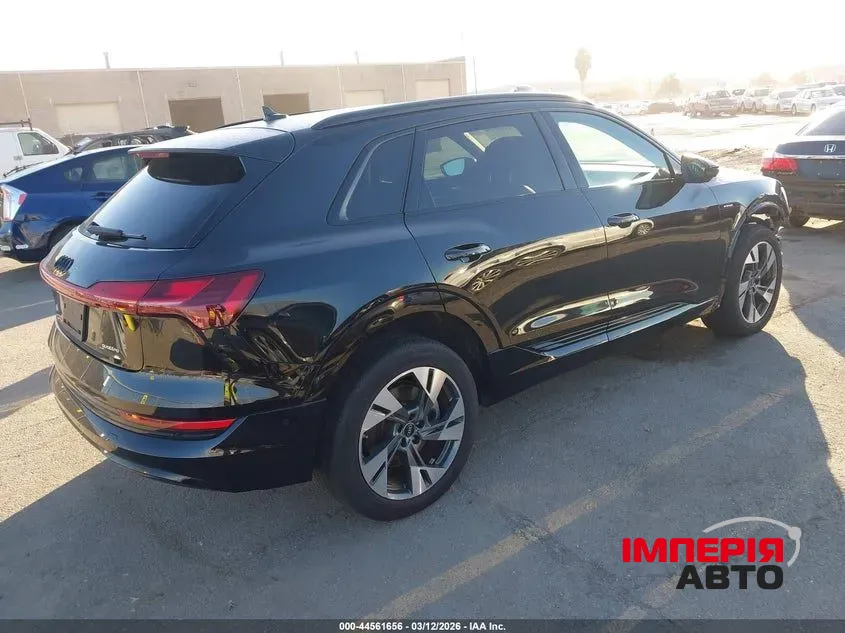Audi e-tron - фото 6