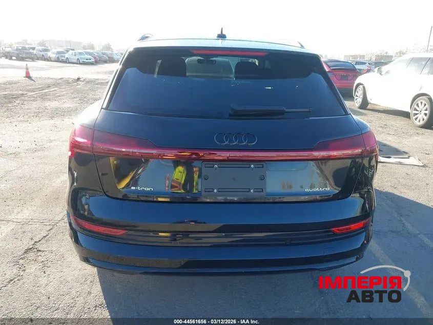 Audi e-tron - фото 5