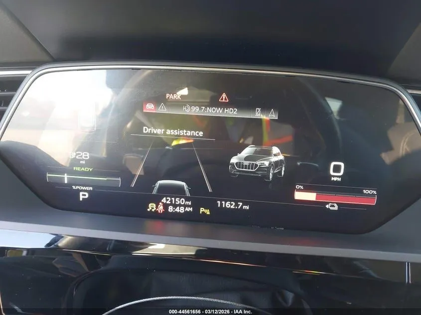 Audi e-tron - фото 8