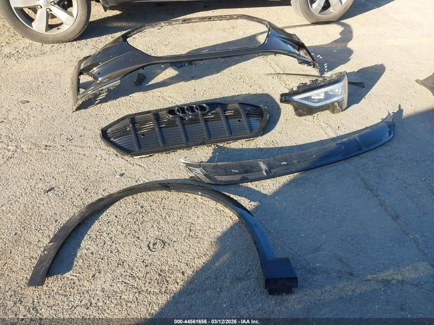 Audi e-tron - фото 12