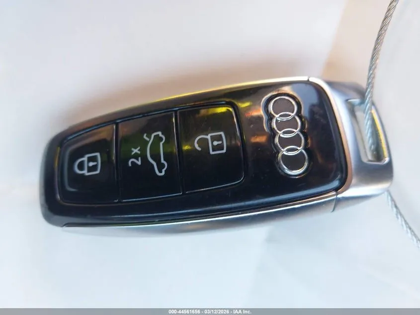 Audi e-tron - фото 9