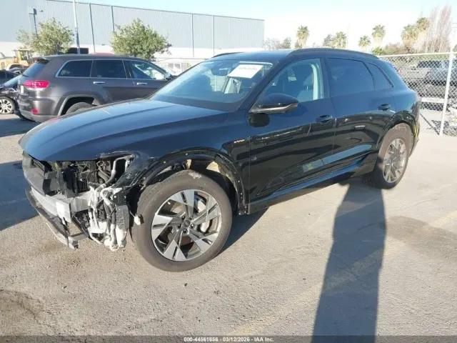 Audi e-tron - фото 3