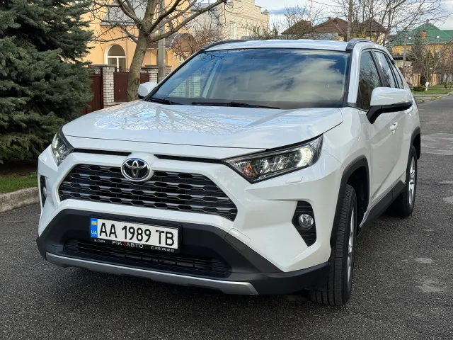 Toyota RAV4 - фото 2