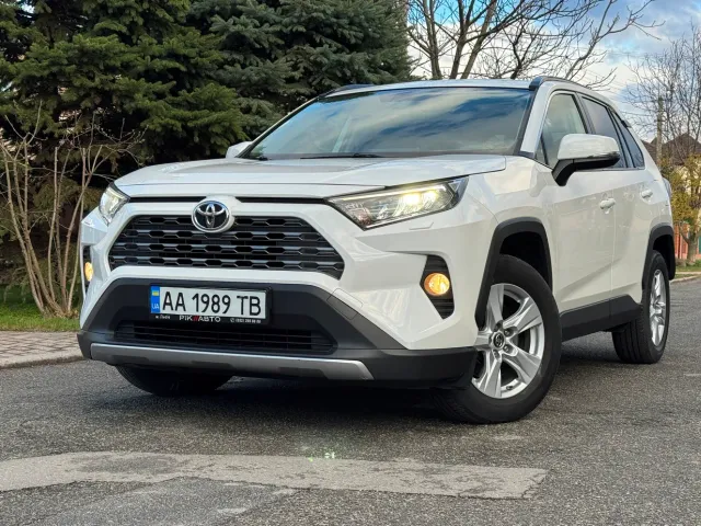 Toyota RAV4 - фото 3