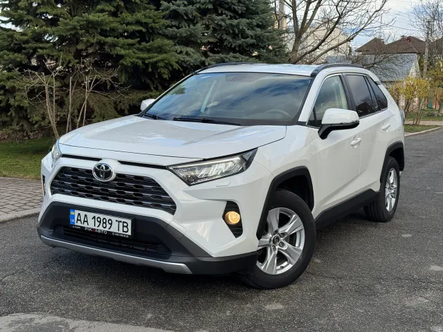 Toyota RAV4 - фото 1
