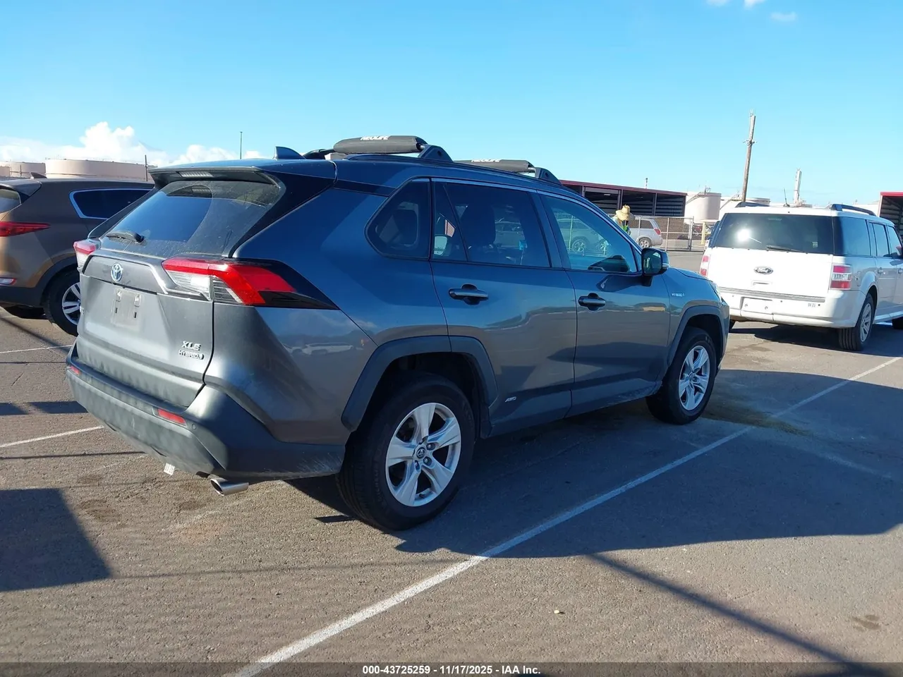 Toyota RAV4 - фото 6