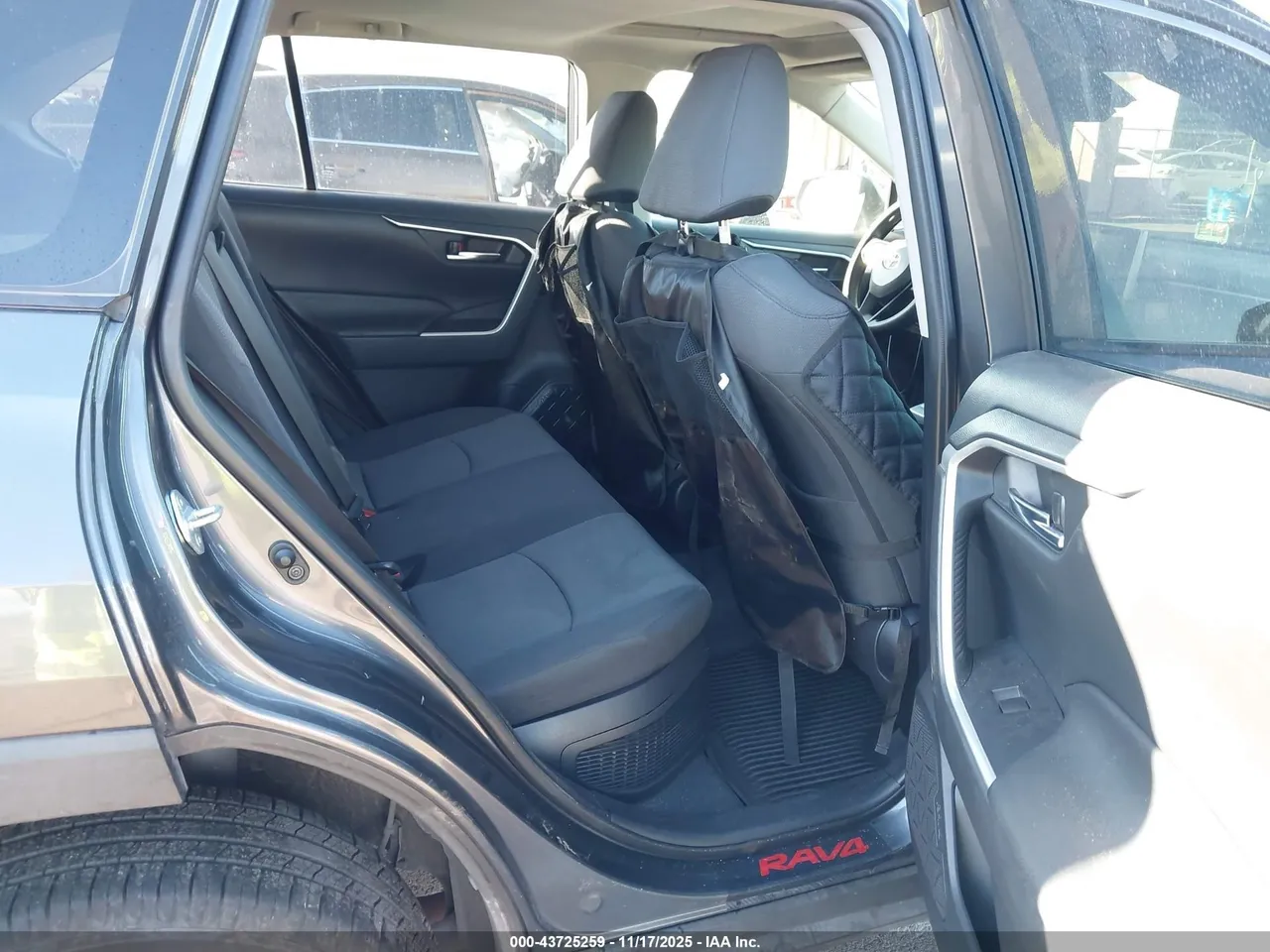 Toyota RAV4 - фото 10
