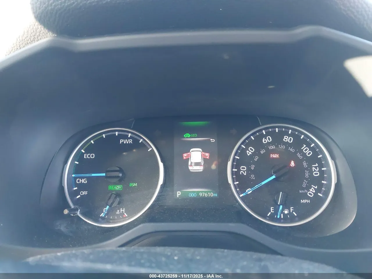 Toyota RAV4 - фото 8