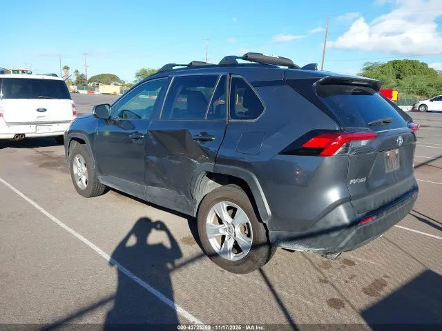Toyota RAV4 - фото 4