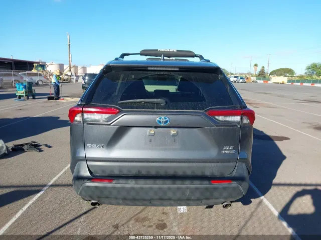 Toyota RAV4 - фото 5