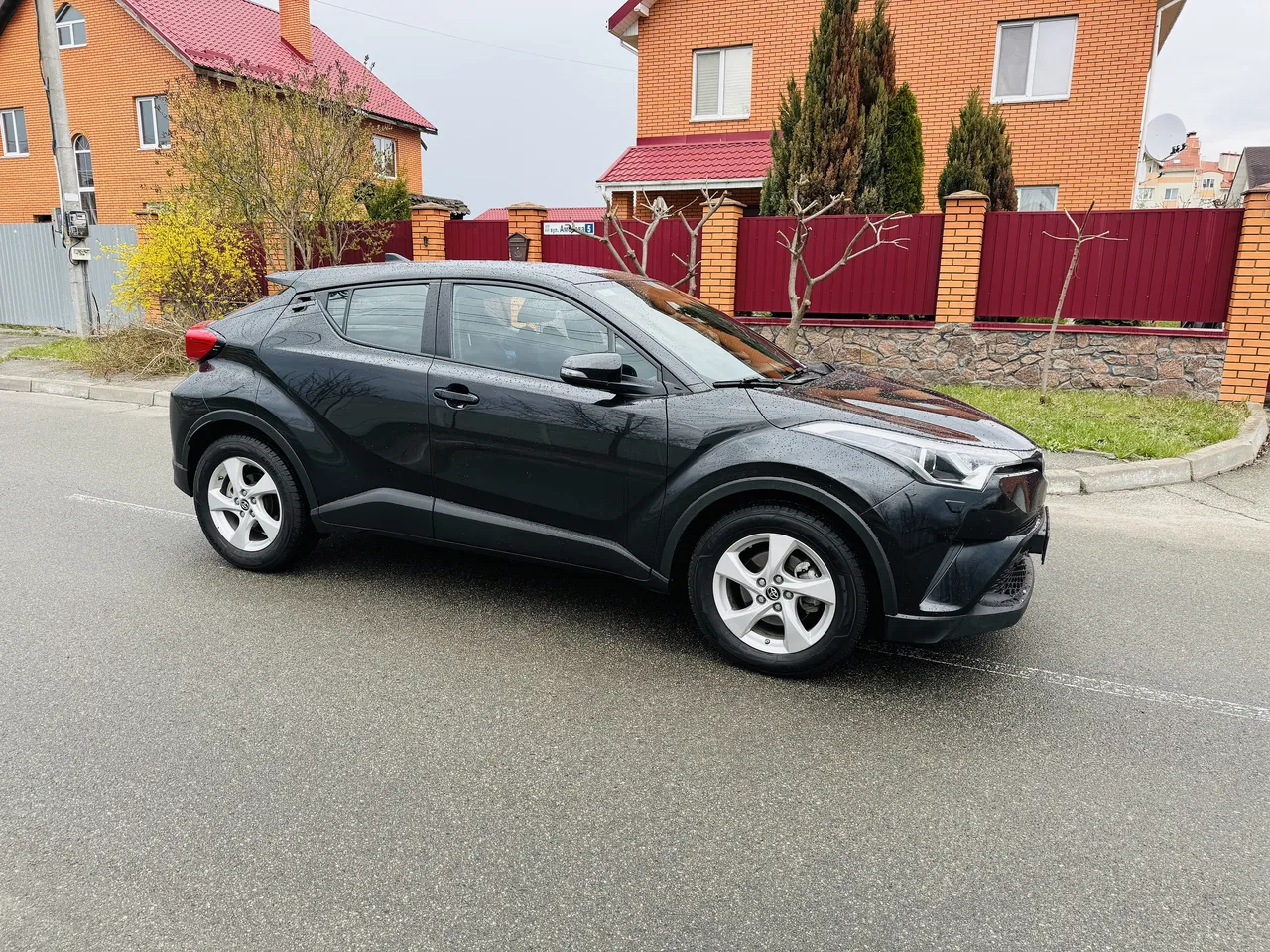 Toyota C-HR - фото 16