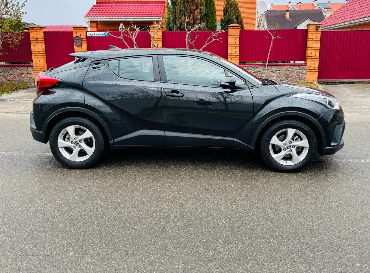 Toyota C-HR - фото 17