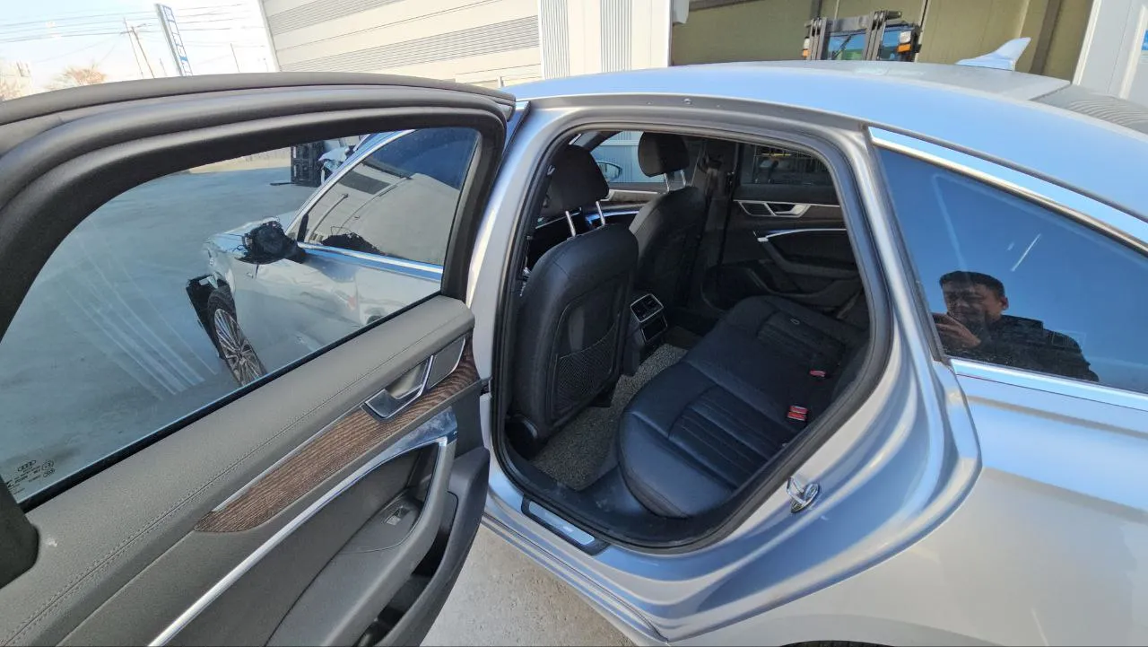 Audi A6 - фото 16