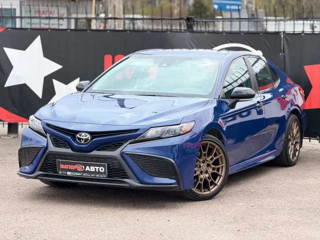 Toyota Camry - фото 1