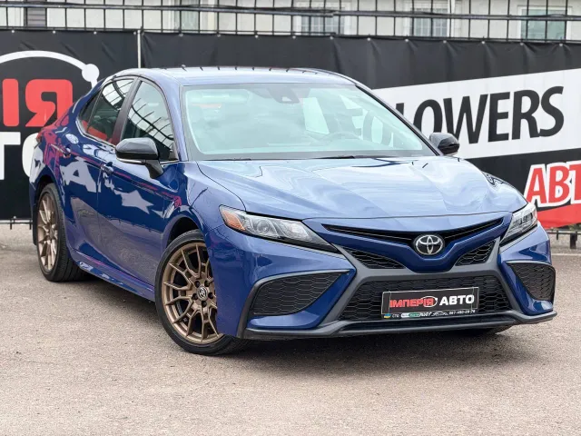 Toyota Camry - фото 2