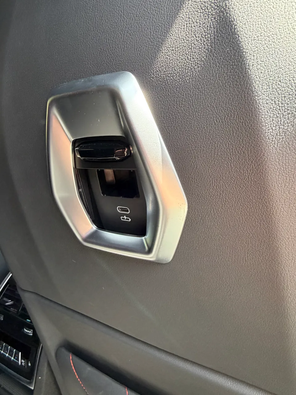 BMW XM - фото 22