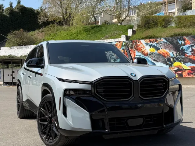 BMW XM - фото 1