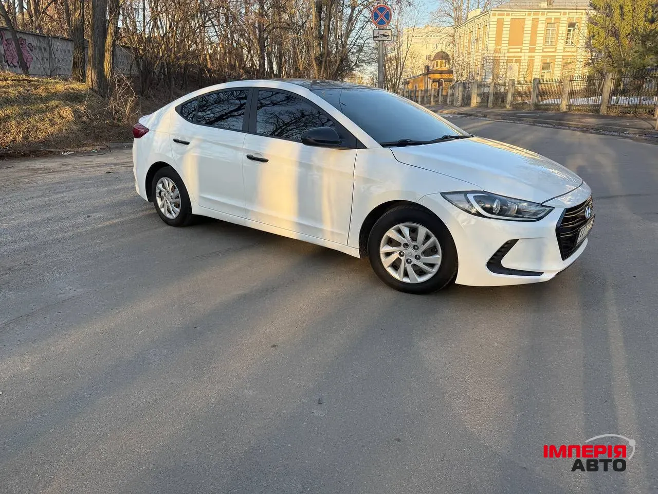 Hyundai Elantra - фото 1
