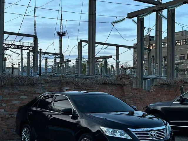 Toyota Camry - фото 1
