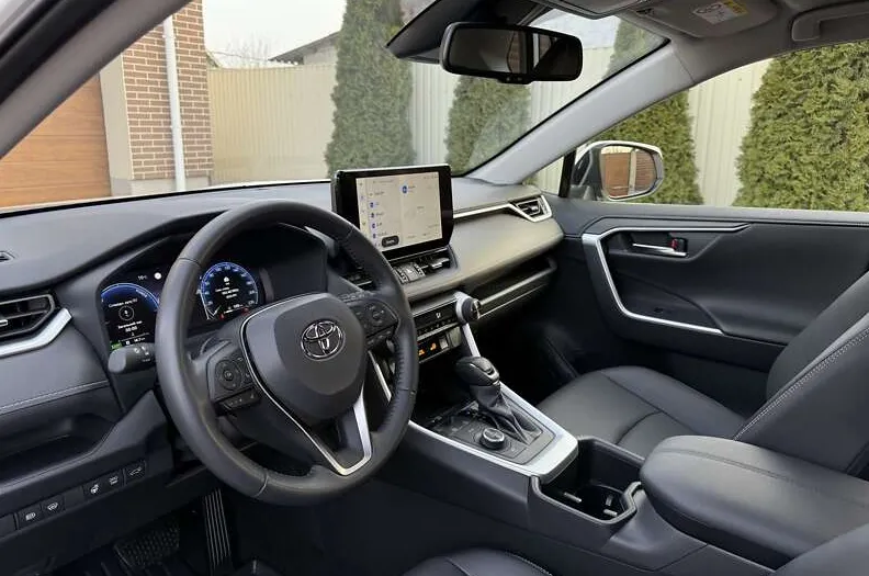 Toyota RAV4 - фото 7