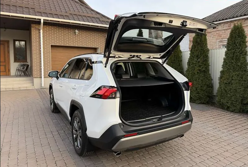 Toyota RAV4 - фото 11