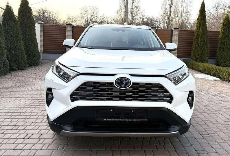Toyota RAV4 - фото 3
