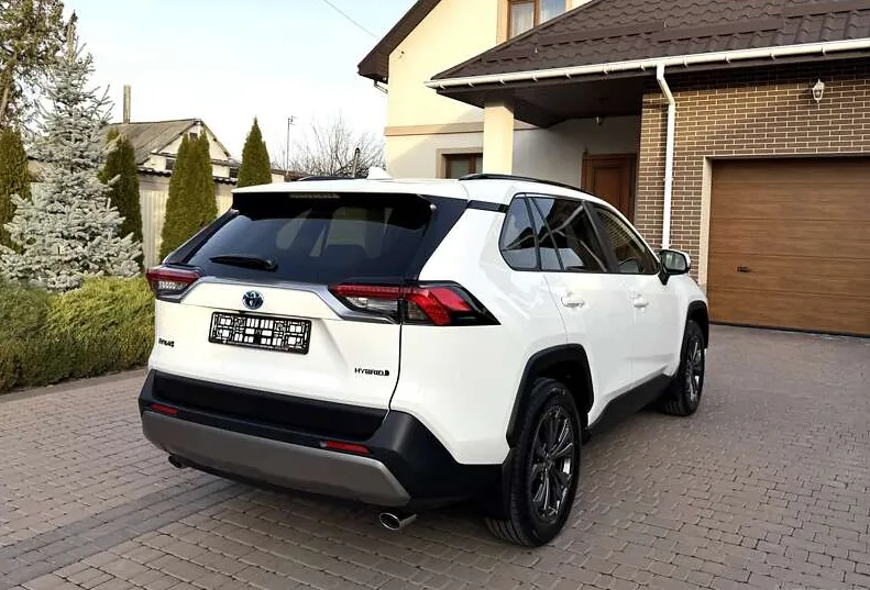 Toyota RAV4 - фото 4