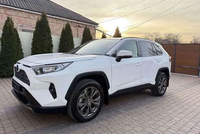 Toyota RAV4 - фото 2
