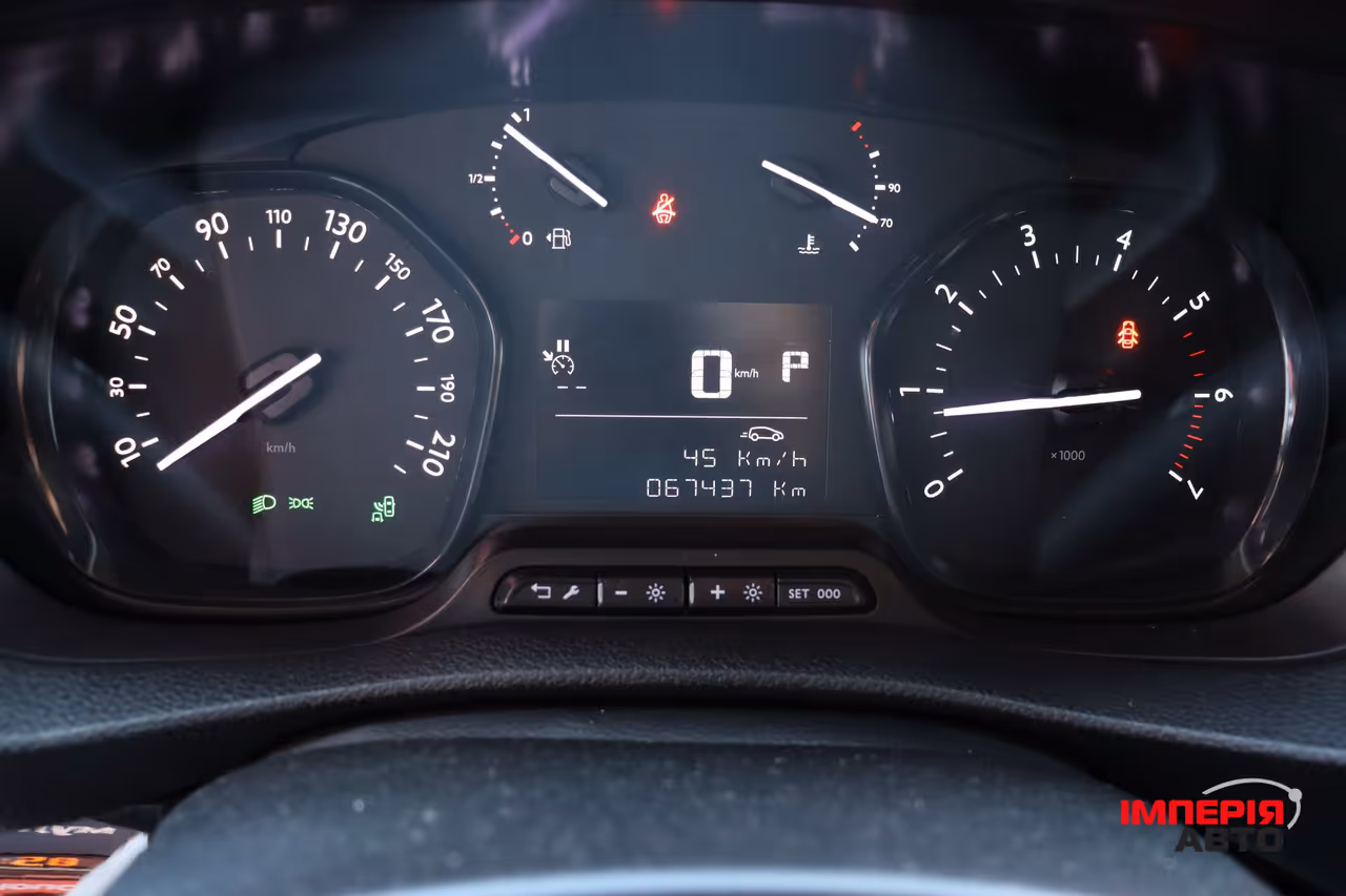 Opel Vivaro - фото 19
