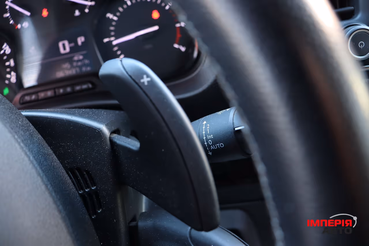 Opel Vivaro - фото 23