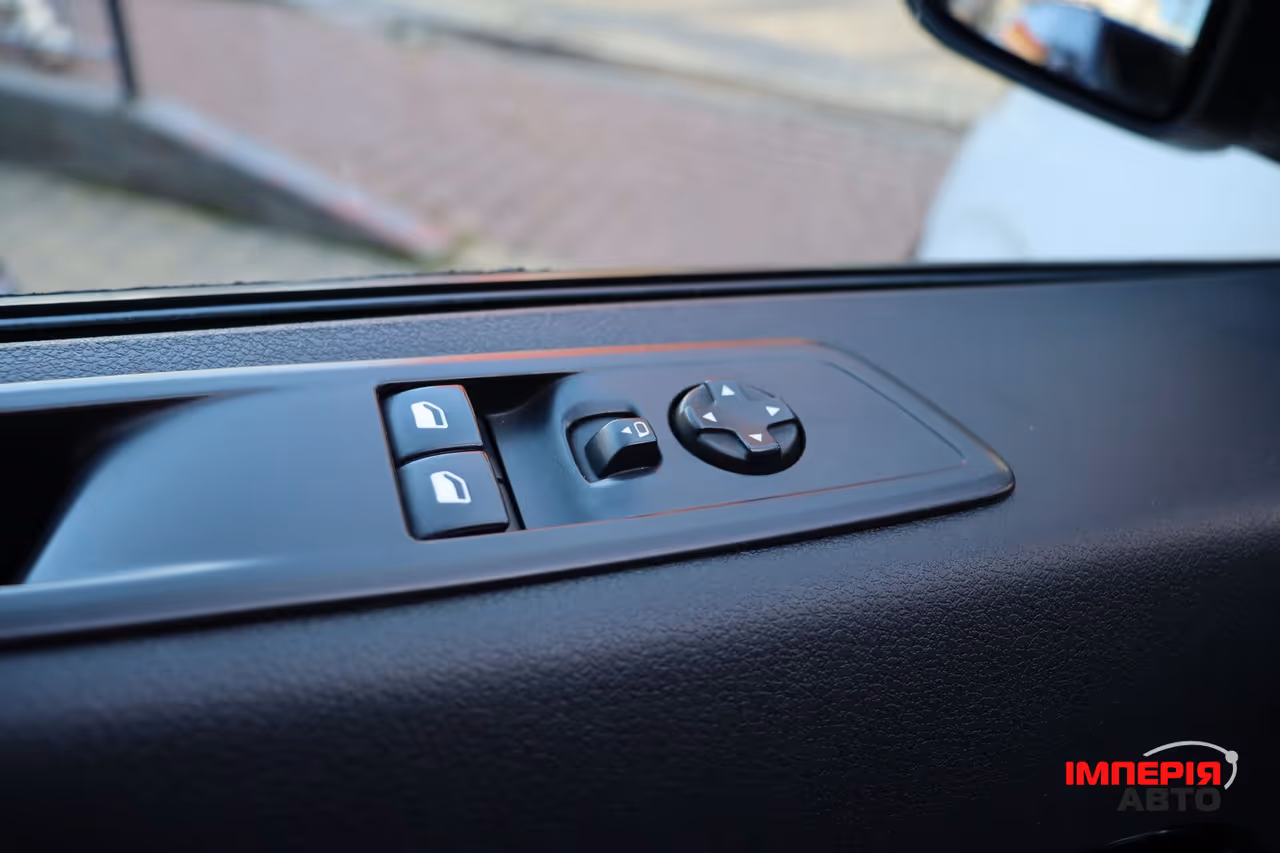 Opel Vivaro - фото 13